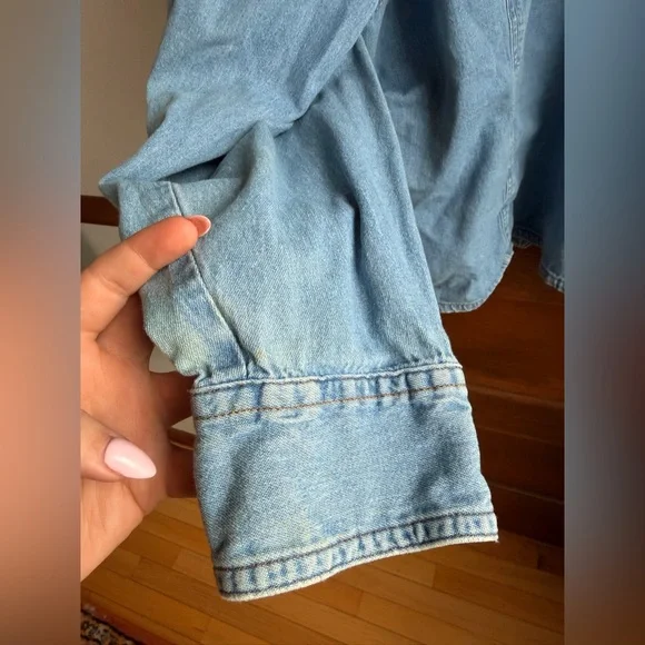 Vintage Women’s Bill Blass Denim Button Down - Picture 7 of 7